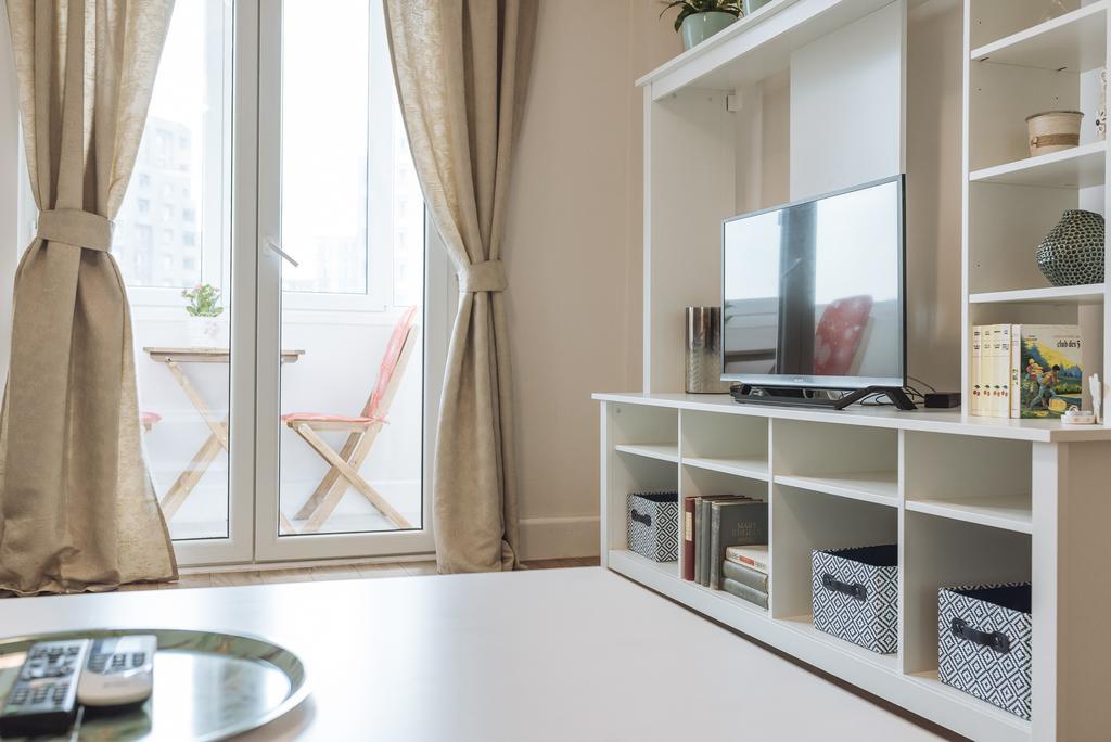 River View - Old City Apartment Bucureşti Ngoại thất bức ảnh